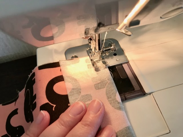 ミシンで縫う