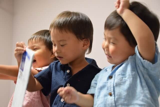 子どもたちが夢中になる手遊びの効果がすごかった 5歳児におすすめの手遊び特集 1人目のママ応援コラム お名前シール製作所